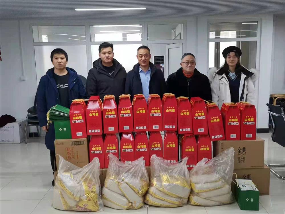 情牽小年送溫暖 助力振興暖民心 產(chǎn)發(fā)集團(tuán)走訪(fǎng)楚家莊幫扶村