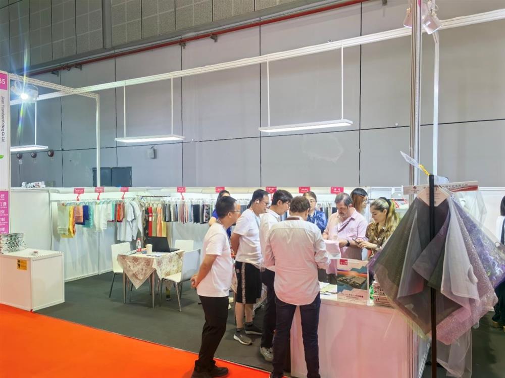 以科技綠色鏈接紡織商機(jī)！元首針織亮相2025中國(guó)國(guó)際紡織面料及輔料（秋冬）博覽會(huì)